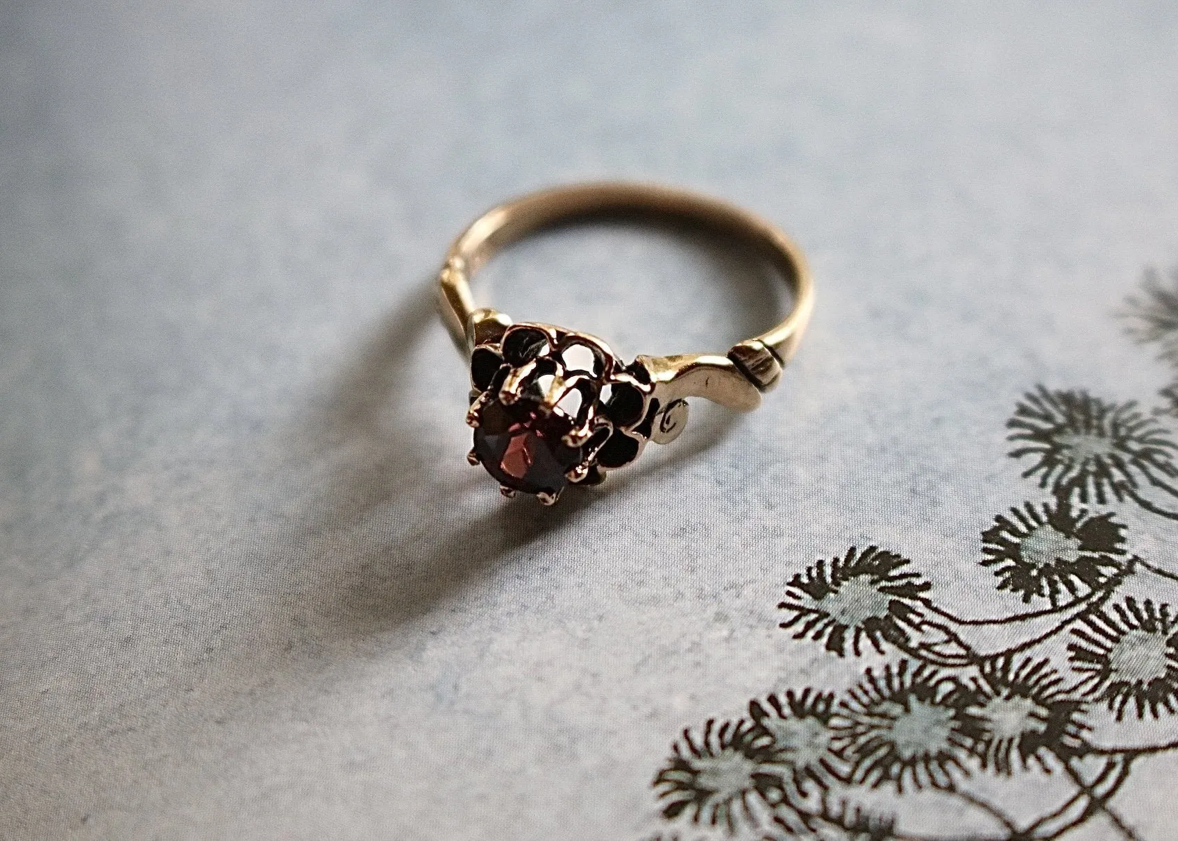 14k Gold Vintage Garnet Ring