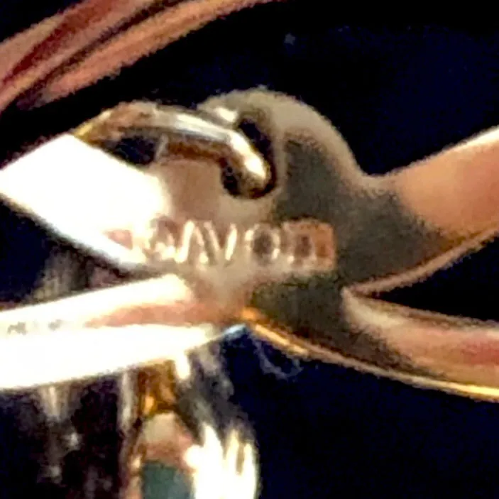 1993 Avon Dangling Heart Ring