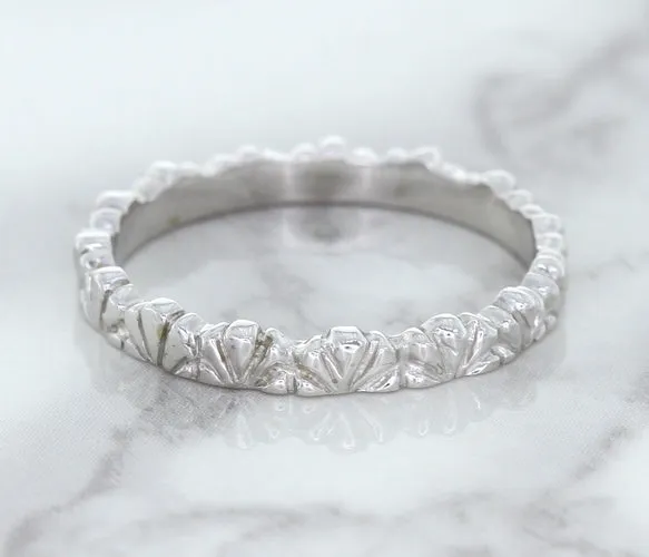 2.5mm Scalloped Band in 14K White Gold
