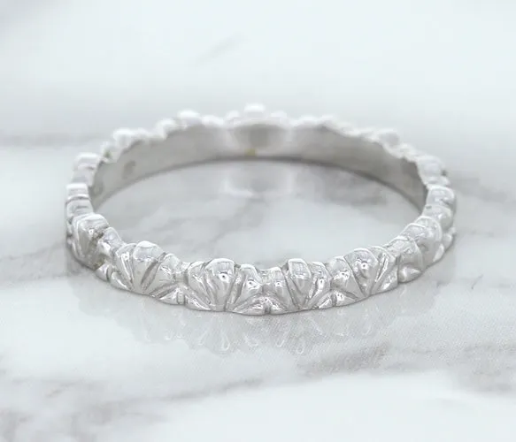 2.5mm Scalloped Band in 14K White Gold