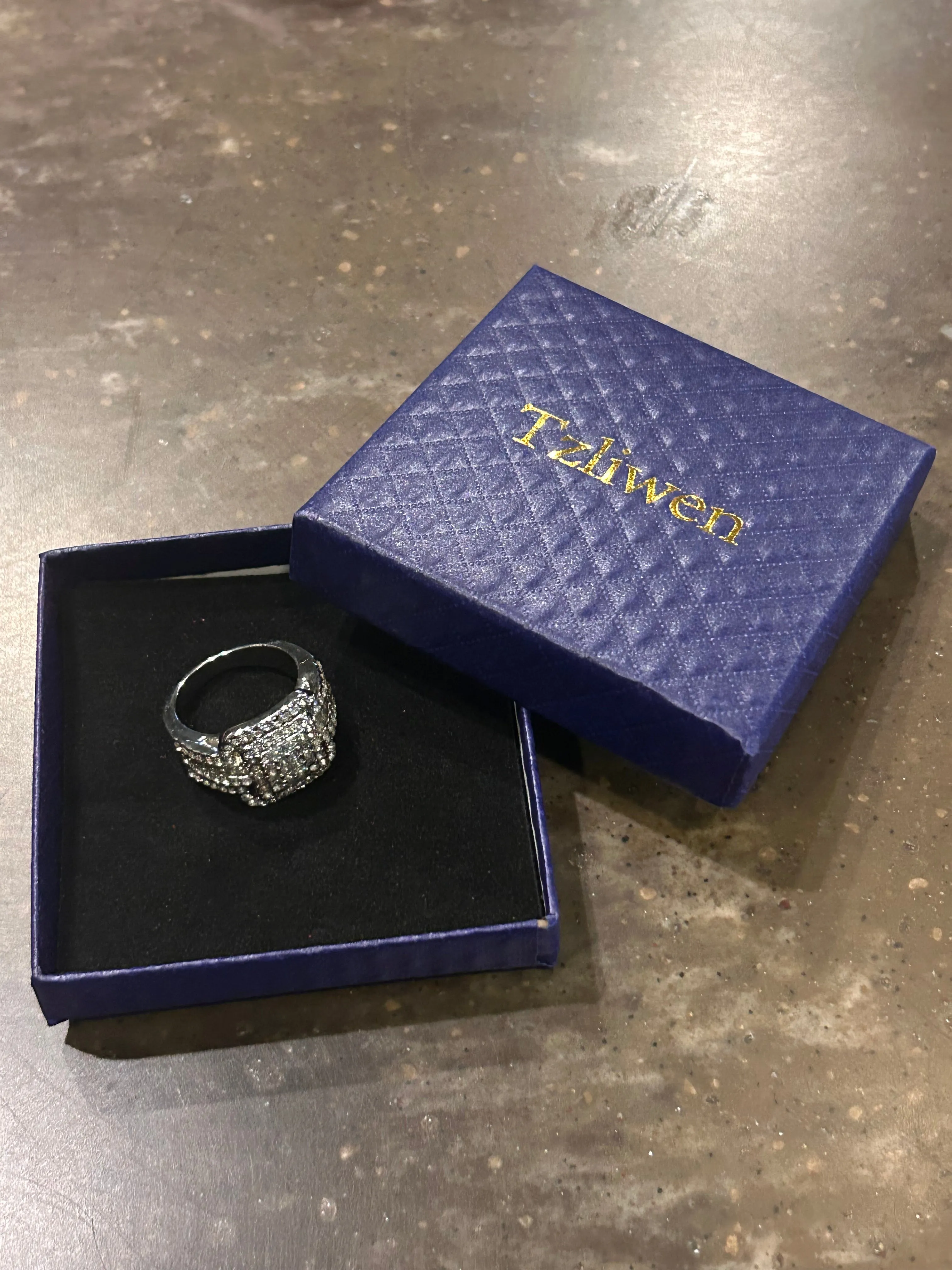 Bougie Boutique Cross Ring