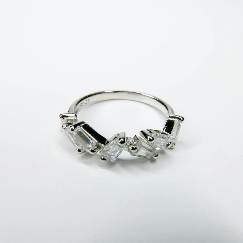 Dainty Baguette Ring