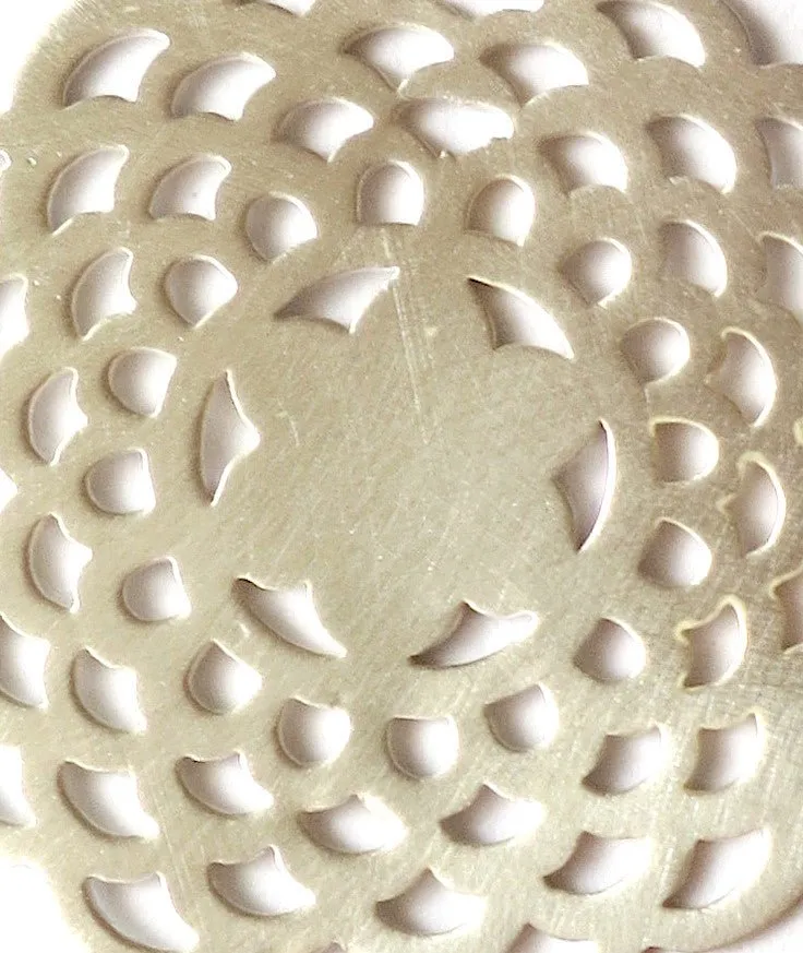Elegant, simple scallop cut-out earrings in satin polish