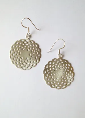 Elegant, simple scallop cut-out earrings in satin polish