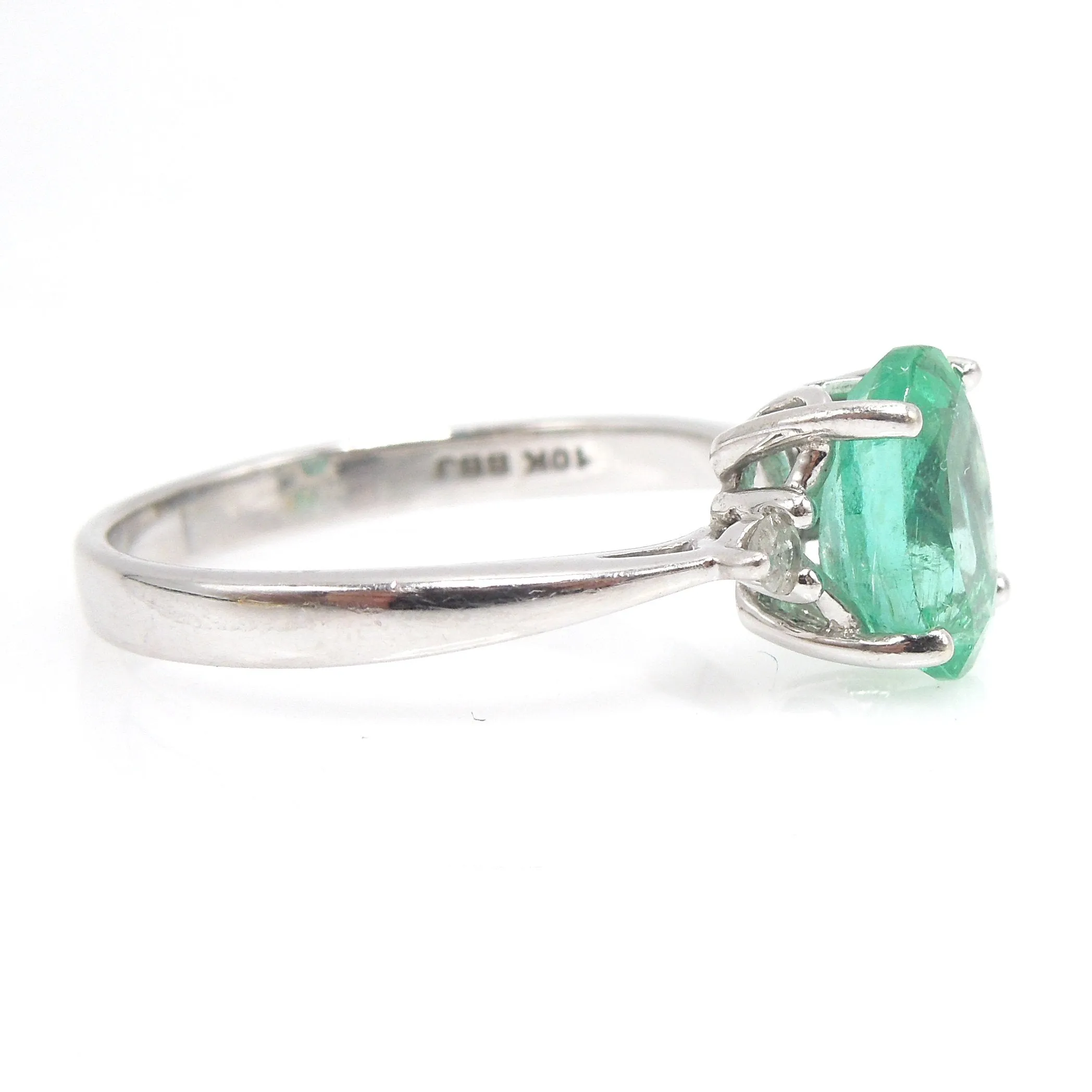 Large Light Oval Emerald (~1.8ct) in White Gold Mounting with Accent Diamonds