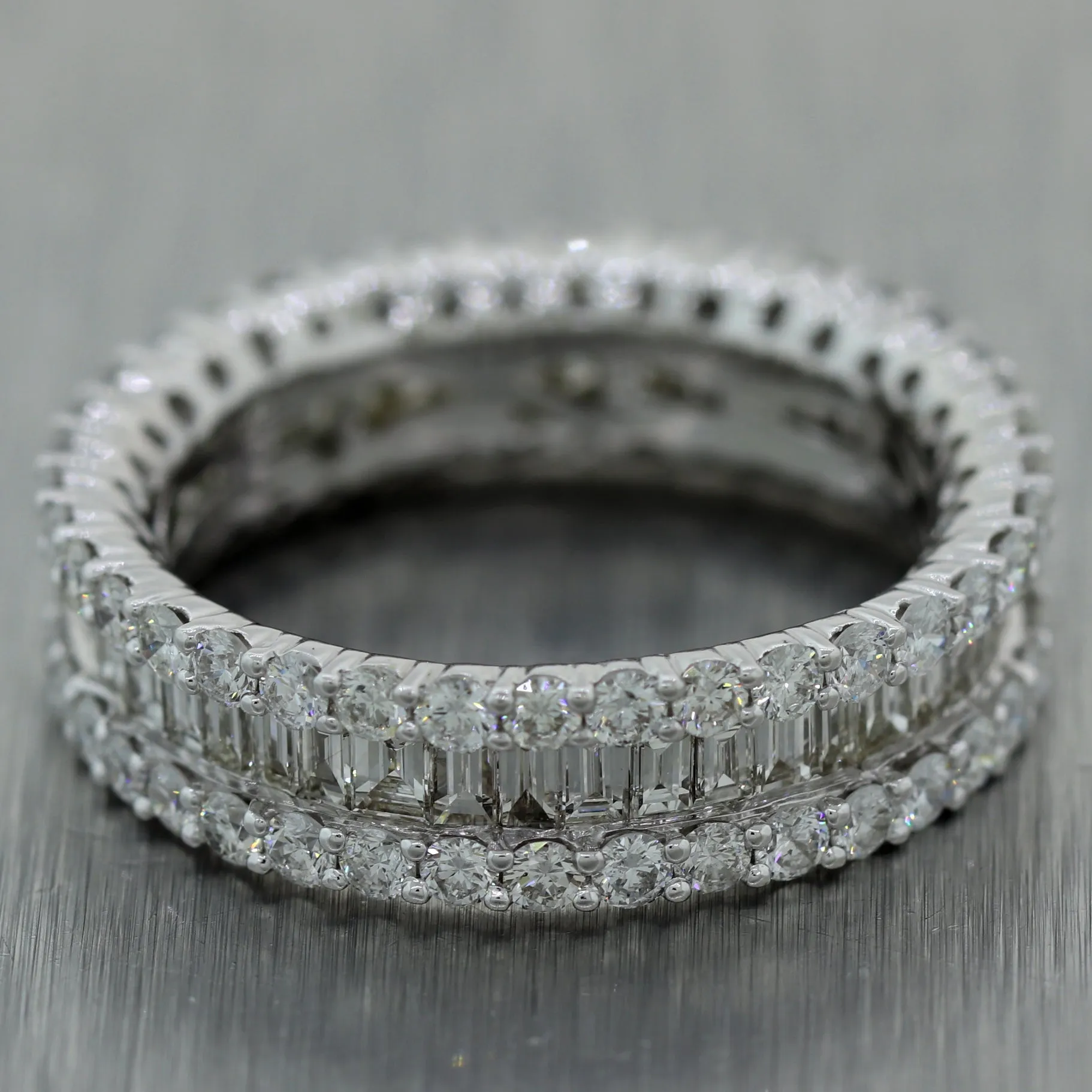 Modern 18k White Gold 2.25ctw Baguette & Round Cut Diamond Band Ring