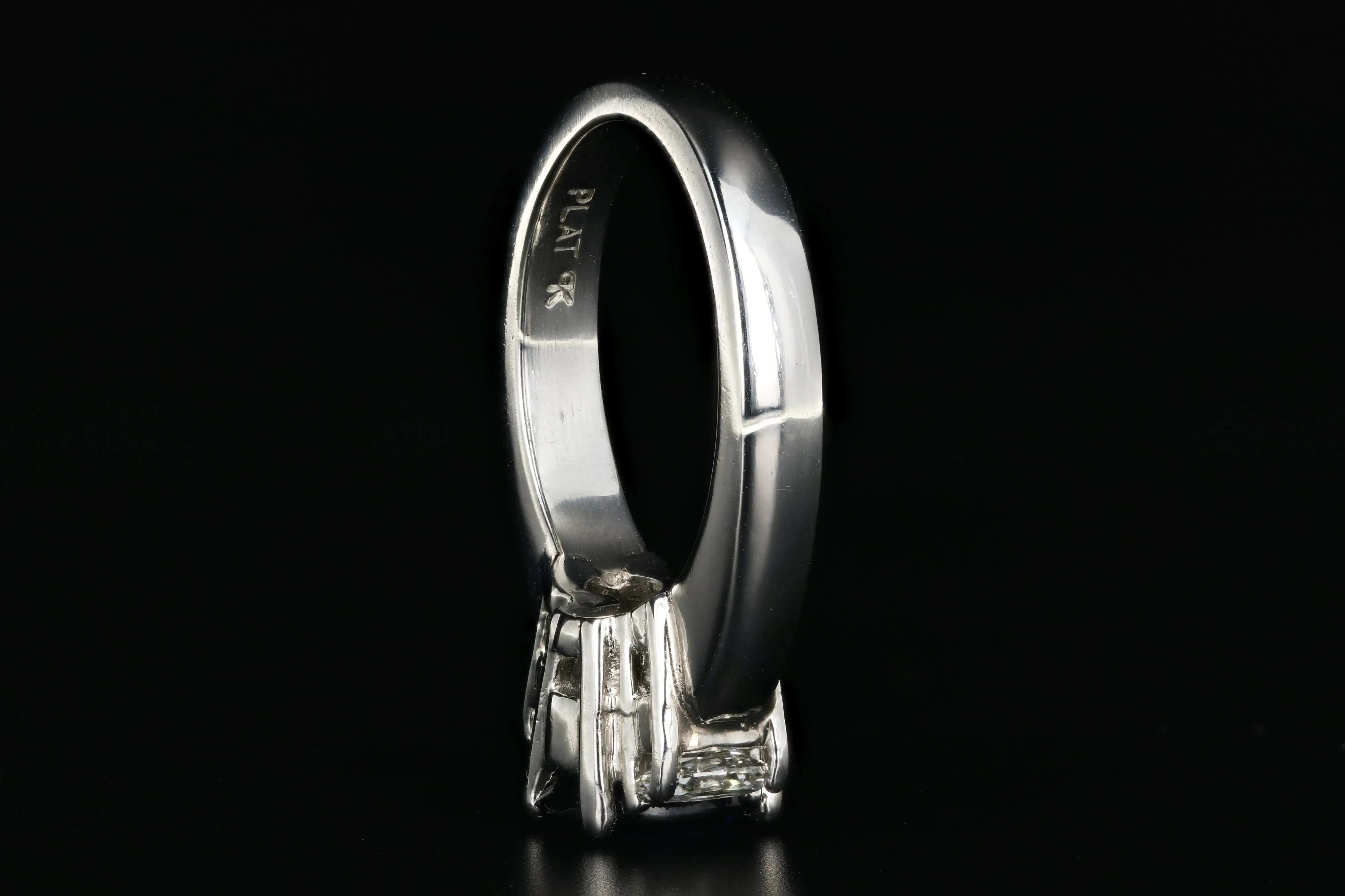 Modern Platinum 1.5 Carat Natural Sapphire and Diamond Ring