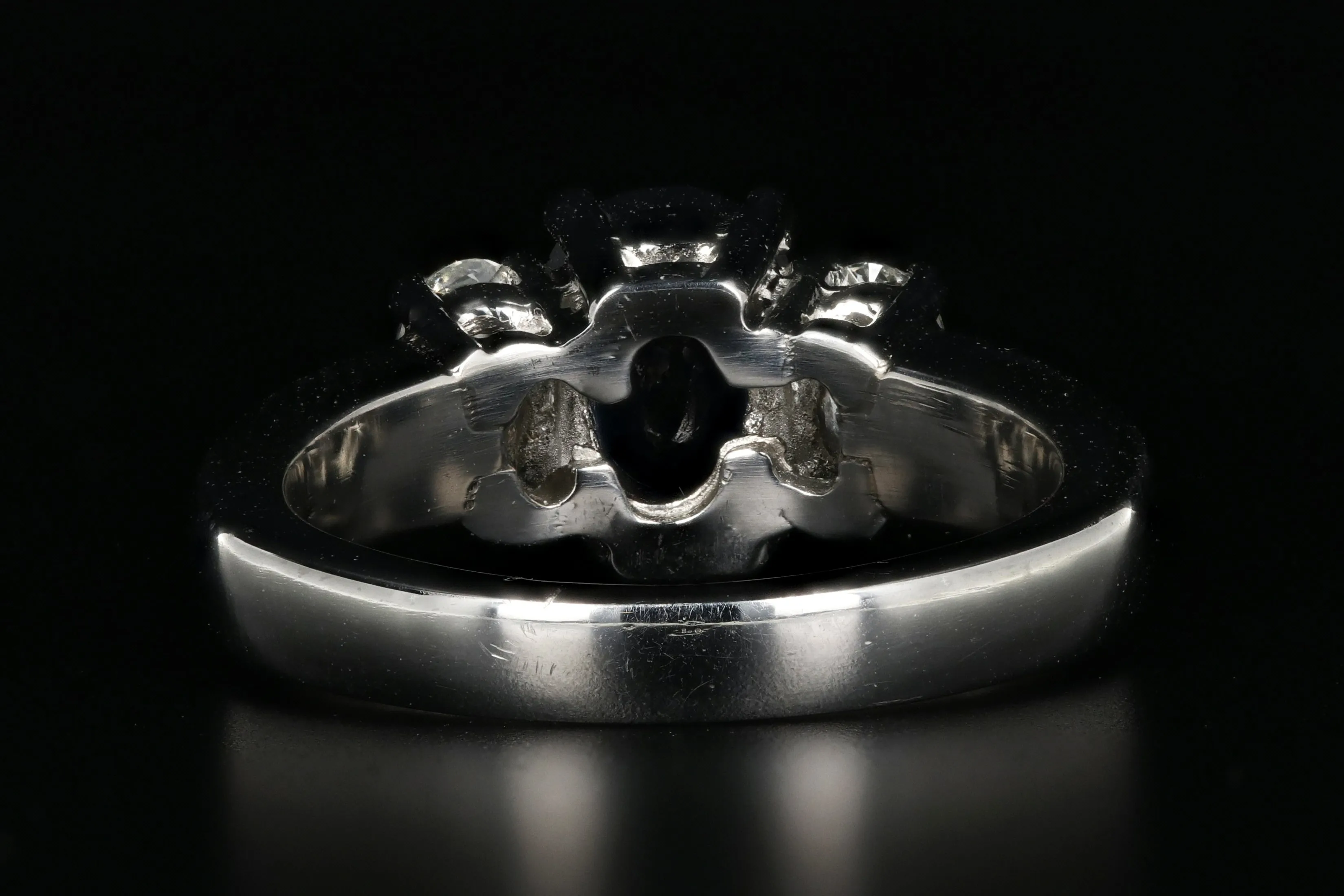 Modern Platinum 1.5 Carat Natural Sapphire and Diamond Ring