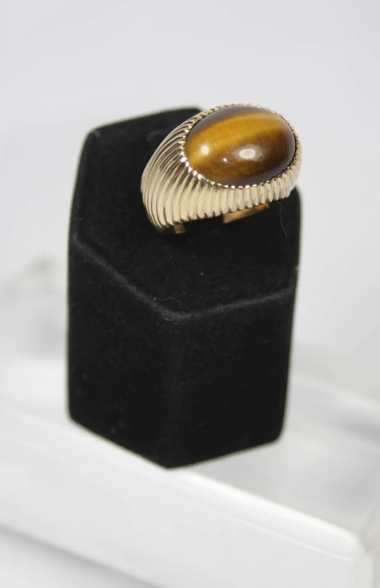 QUARTZ 14 Karat Gold Tiger's Eye Gold Ring Size 9 1/2
