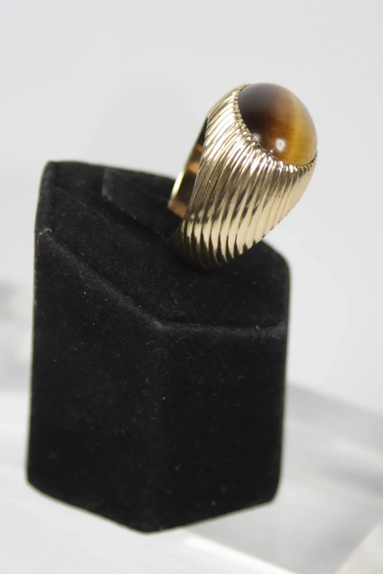 QUARTZ 14 Karat Gold Tiger's Eye Gold Ring Size 9 1/2