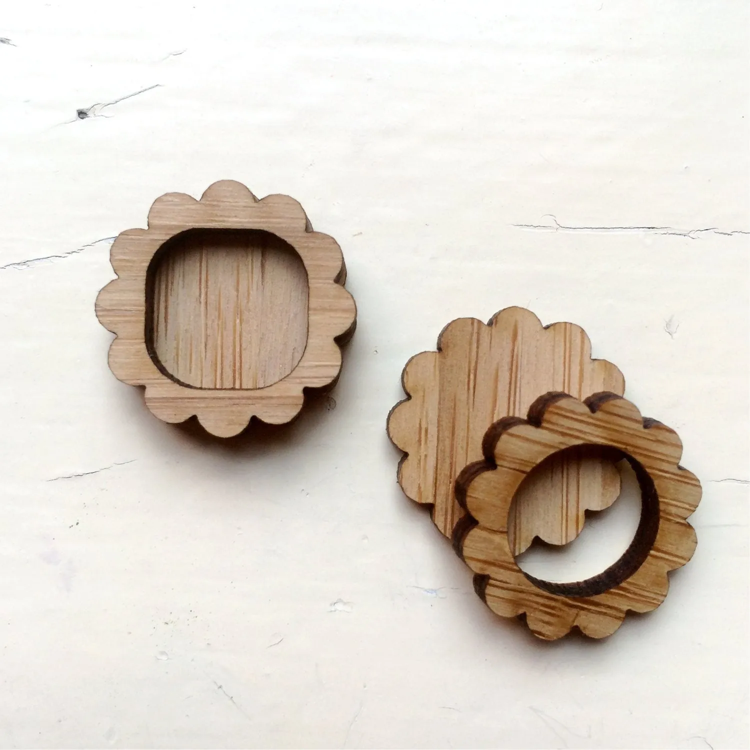 Set of 6: 20mm Daisy DIY Bezels