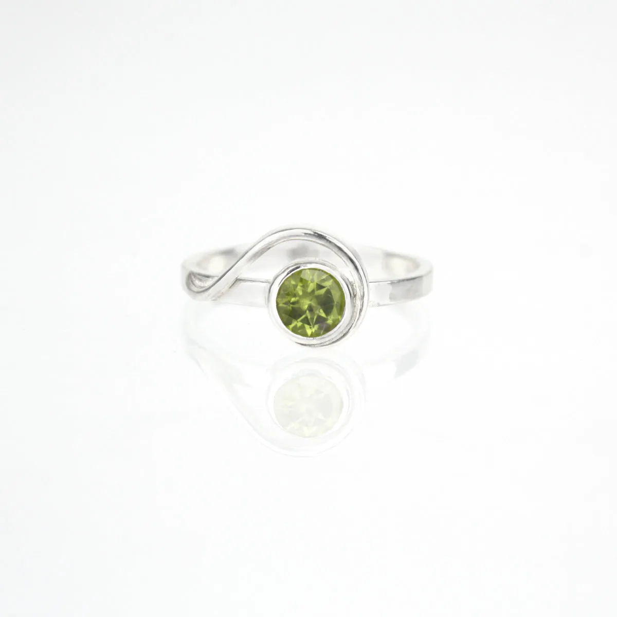 Spiral Ring with 5mm Peridot