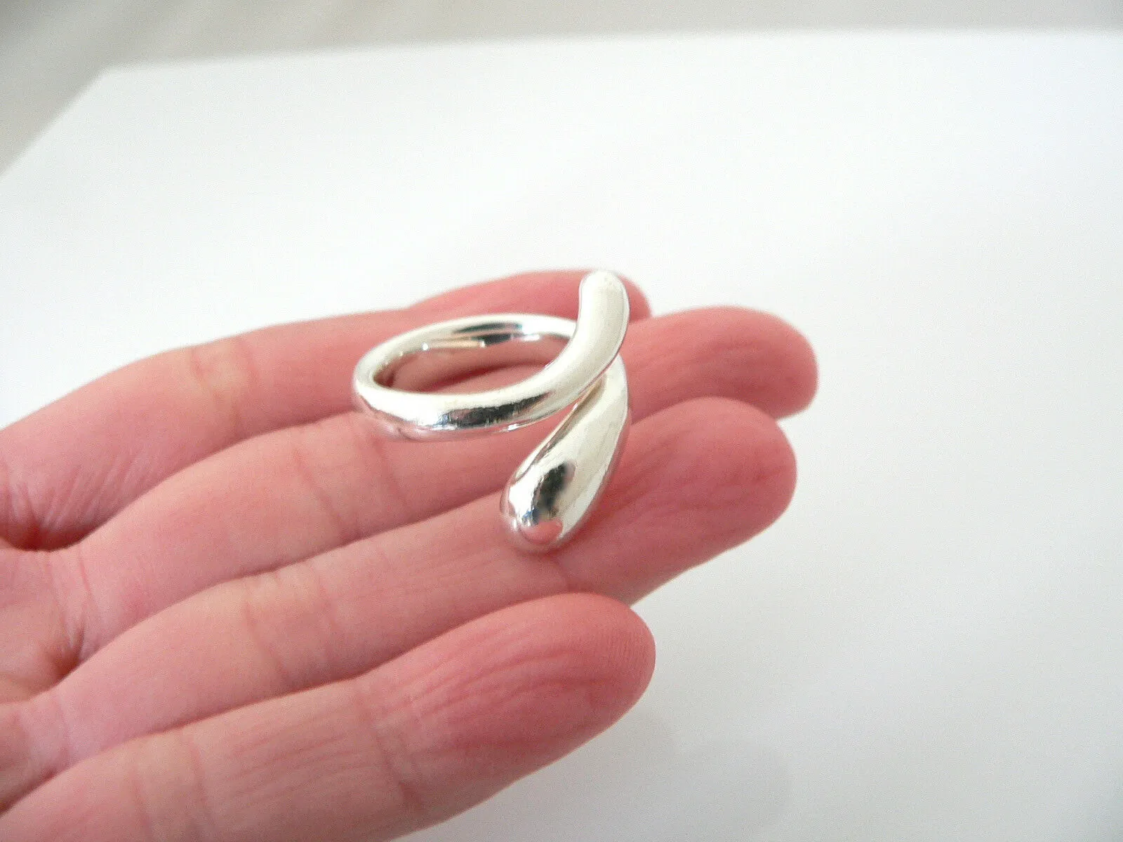 Tiffany & Co Peretti Silver Teardrop Tear Ring Band Sz 5.75 Gift Love Statement