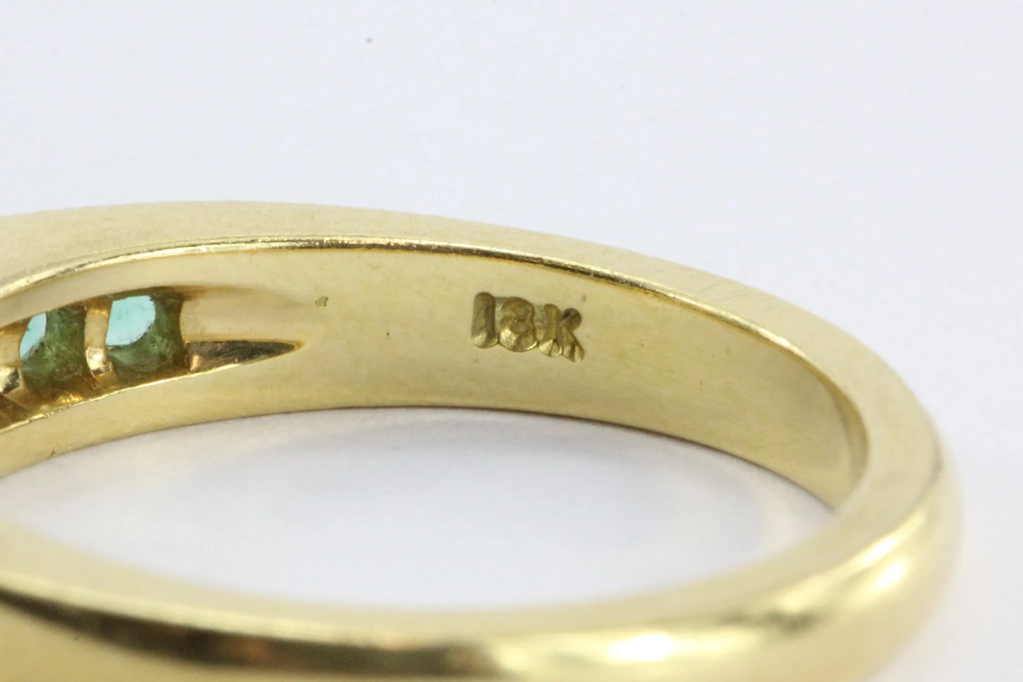 Vintage 18k Gold Colombian Emerald Band