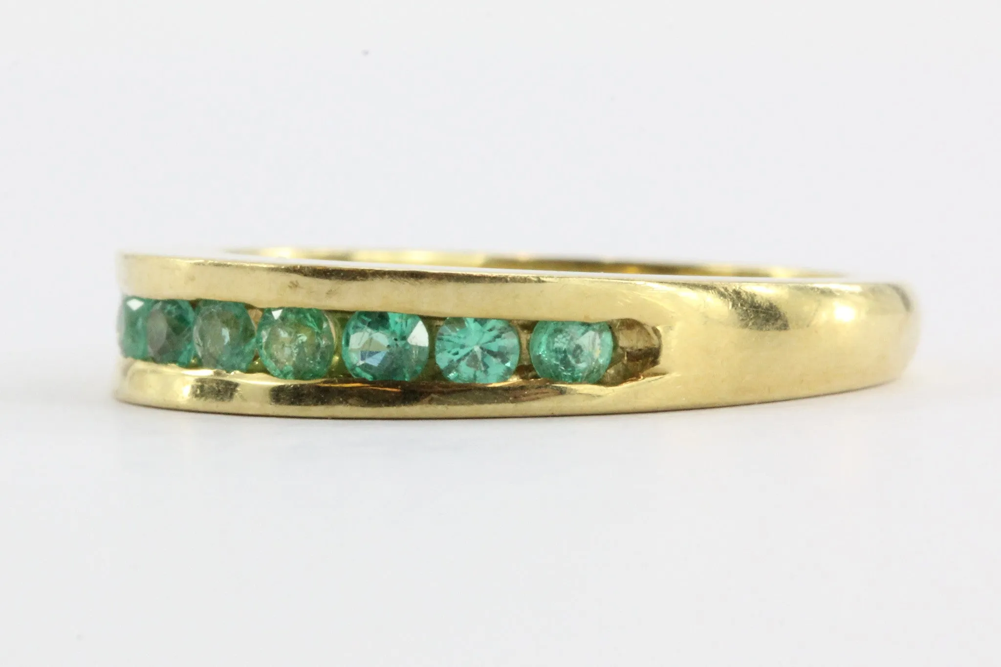 Vintage 18k Gold Colombian Emerald Band