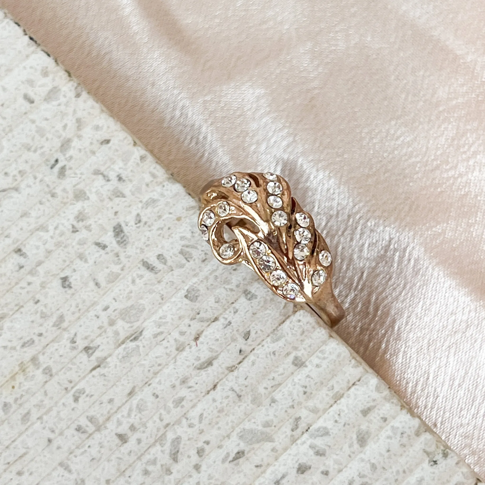 Vintage Neutral Leaf Ring