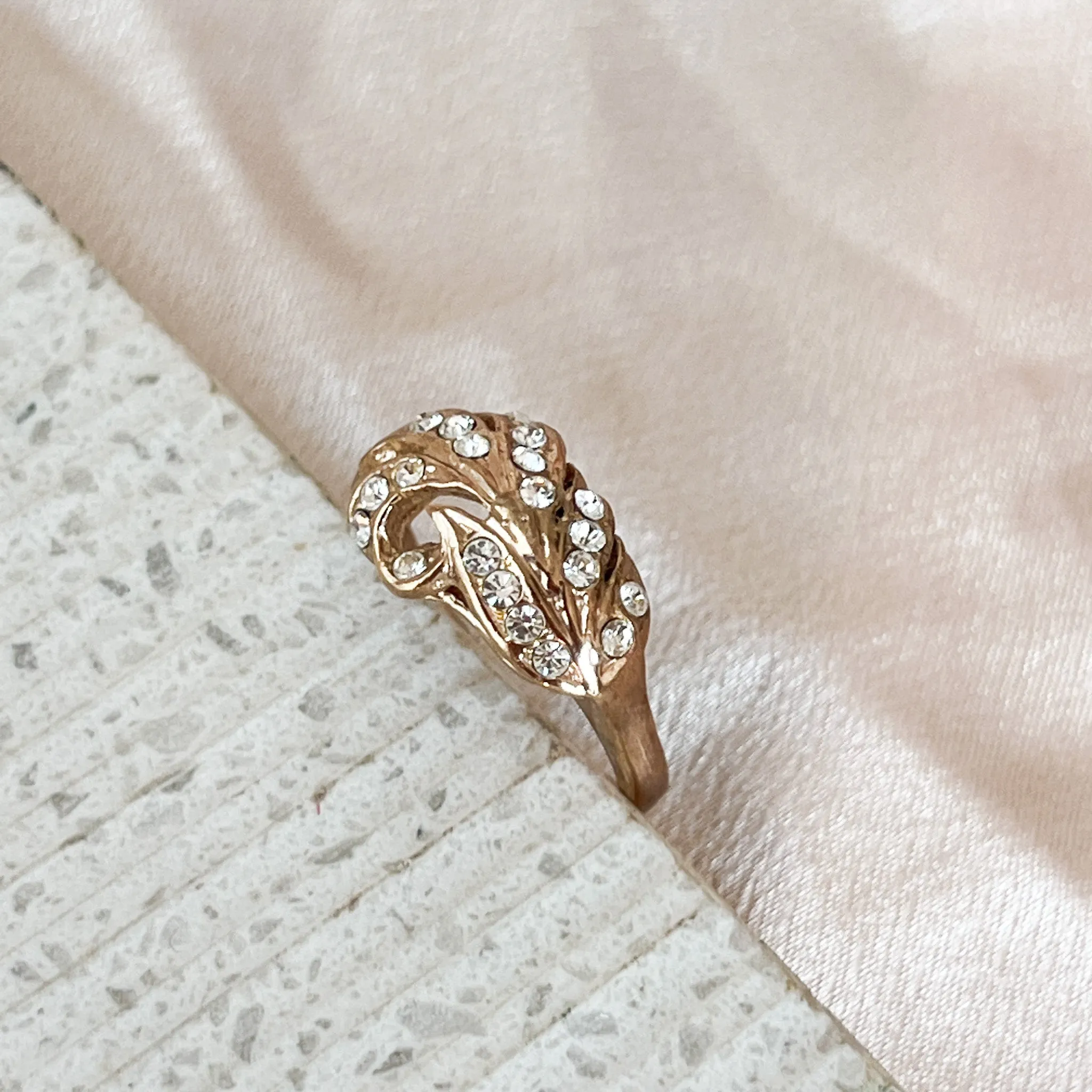 Vintage Neutral Leaf Ring