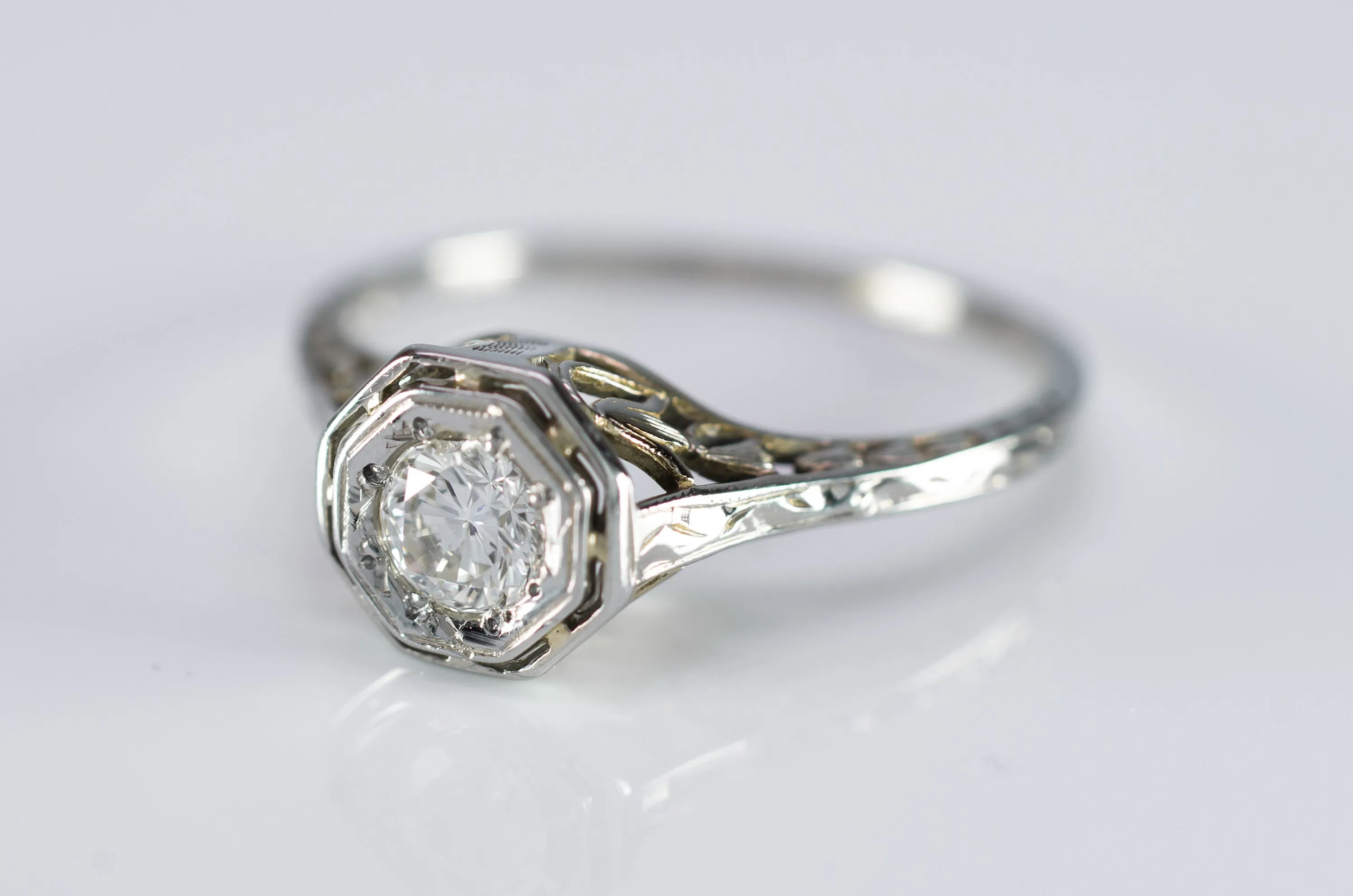 VINTAGE  WHITE GOLD OCTAGONAL SETTING DIAMOND RING