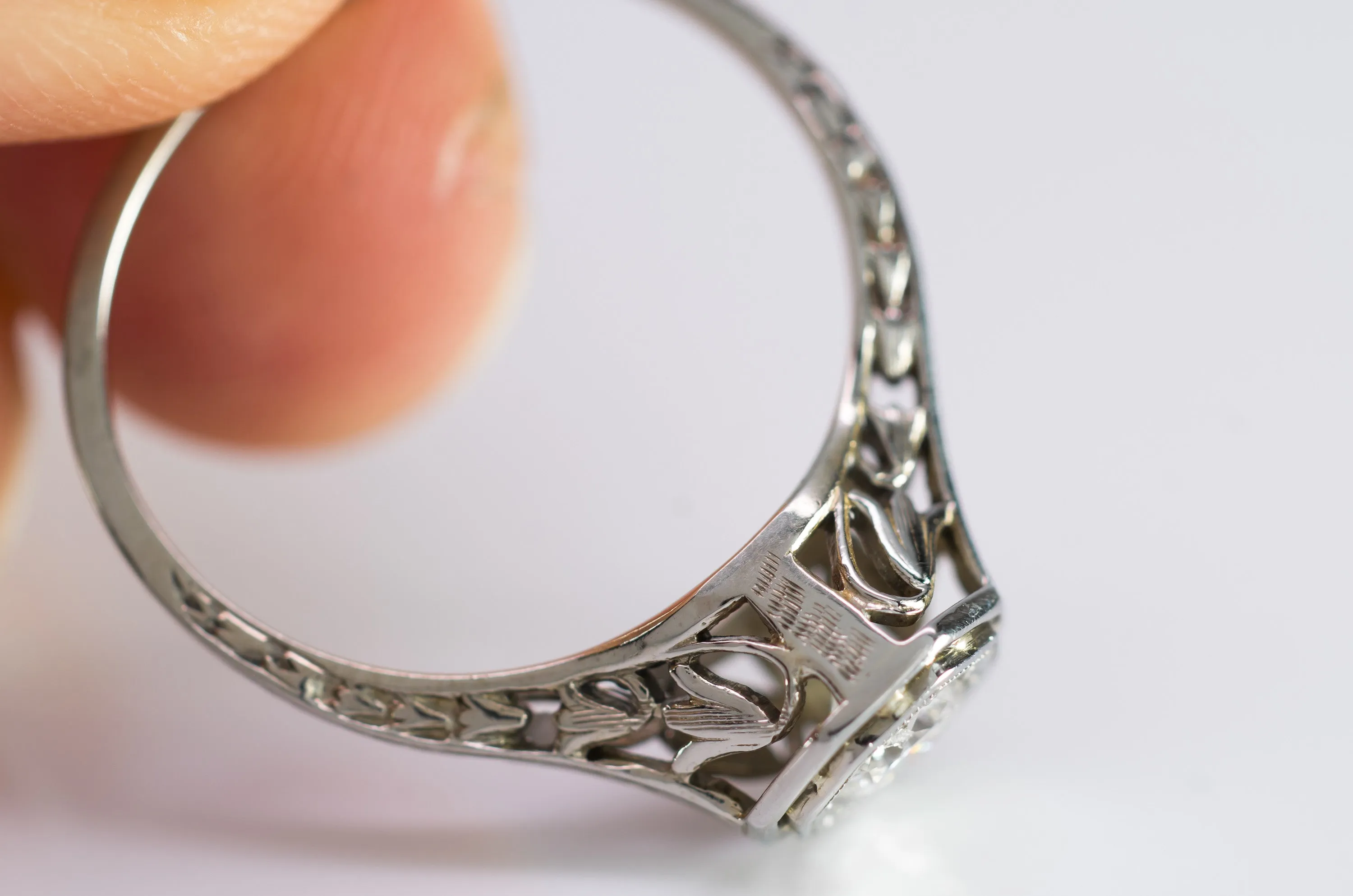 VINTAGE  WHITE GOLD OCTAGONAL SETTING DIAMOND RING