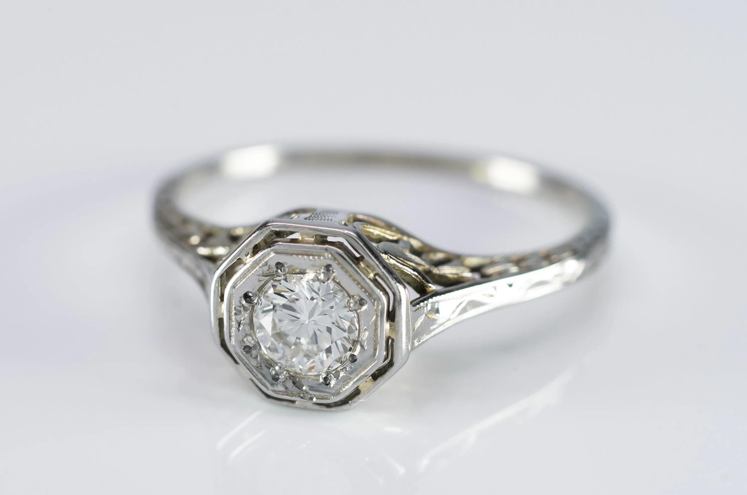 VINTAGE  WHITE GOLD OCTAGONAL SETTING DIAMOND RING