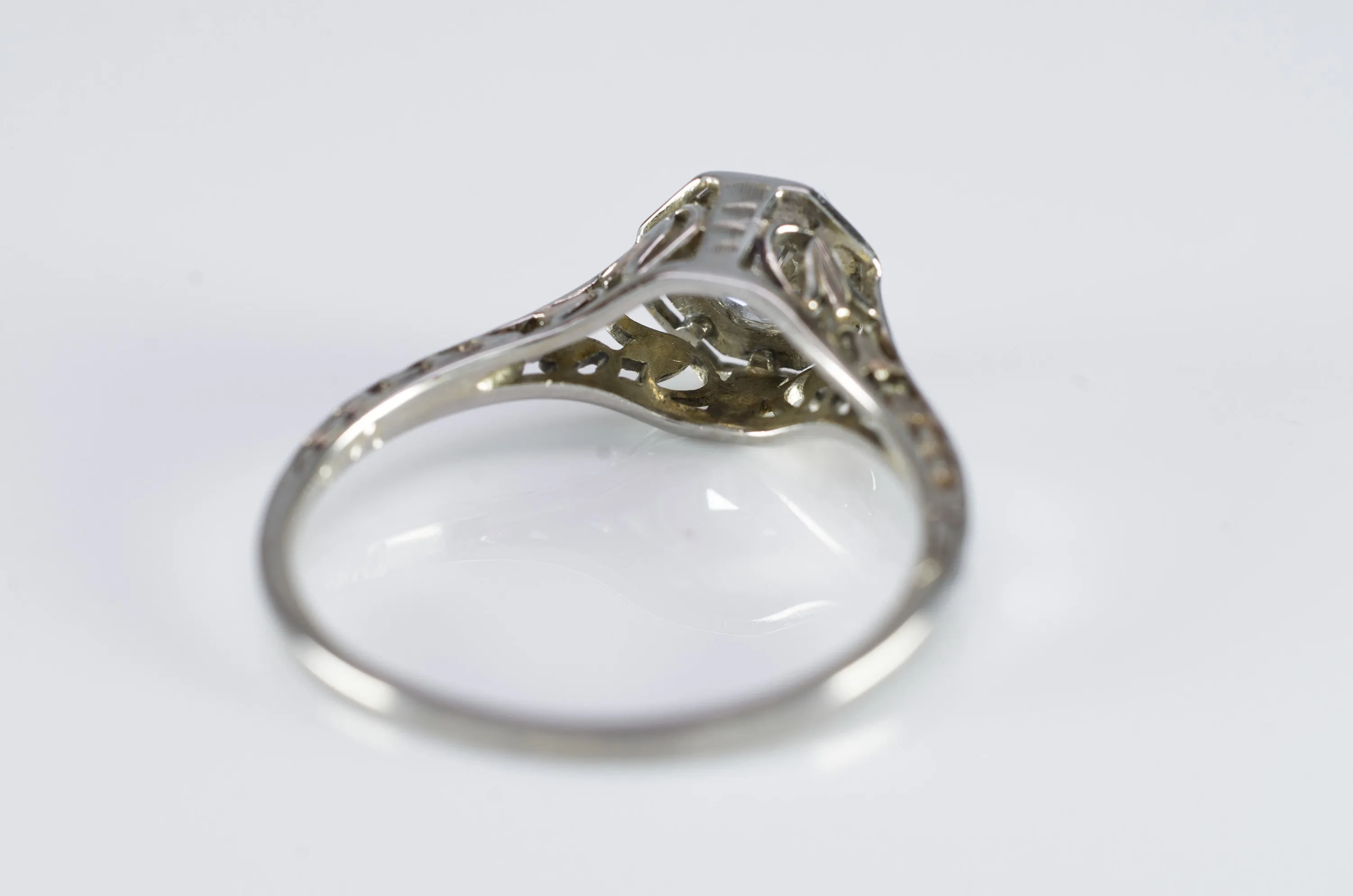 VINTAGE  WHITE GOLD OCTAGONAL SETTING DIAMOND RING