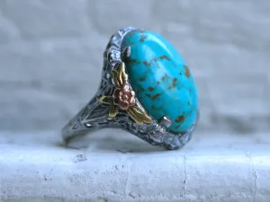 Wonderful Vintage 10K White, Yellow, and Rose Gold Turquoise Ring.