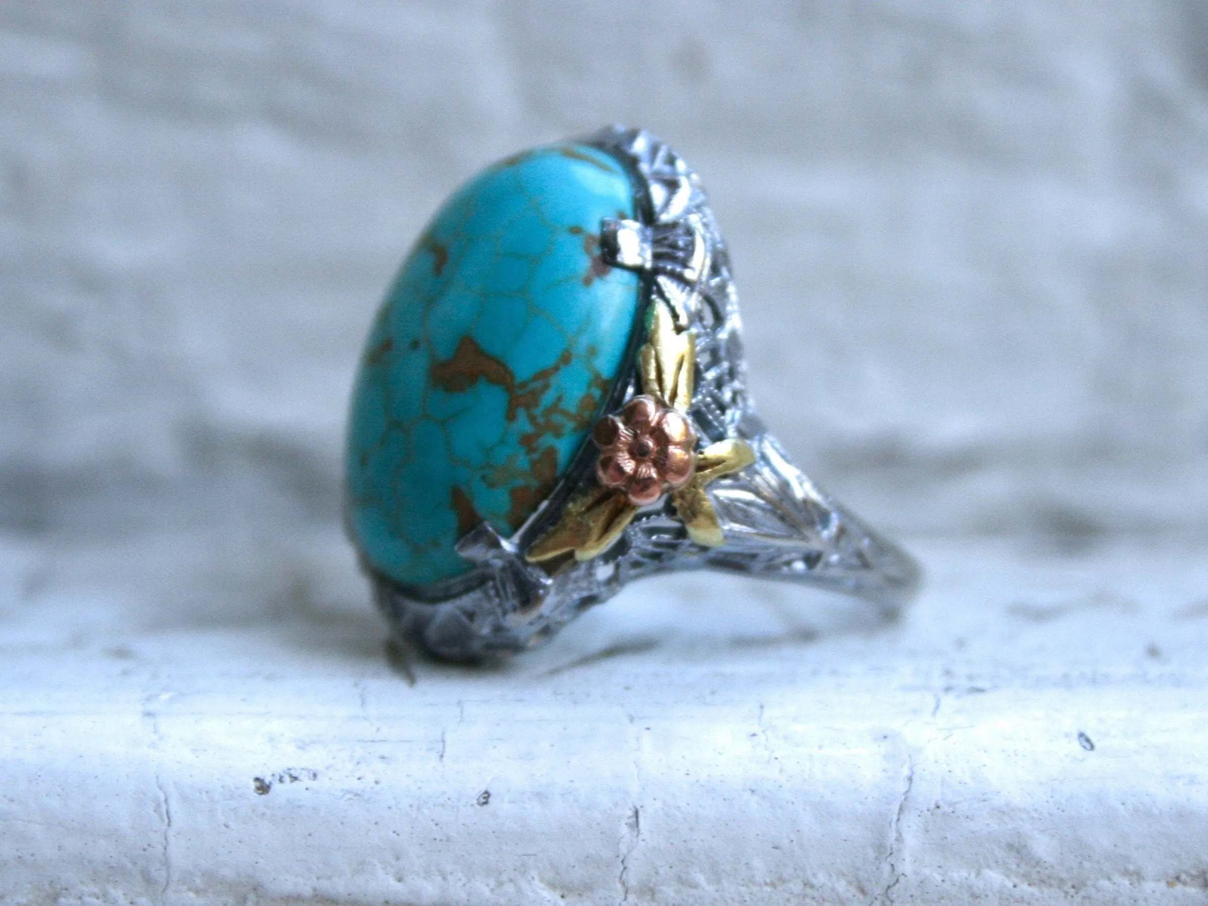 Wonderful Vintage 10K White, Yellow, and Rose Gold Turquoise Ring.